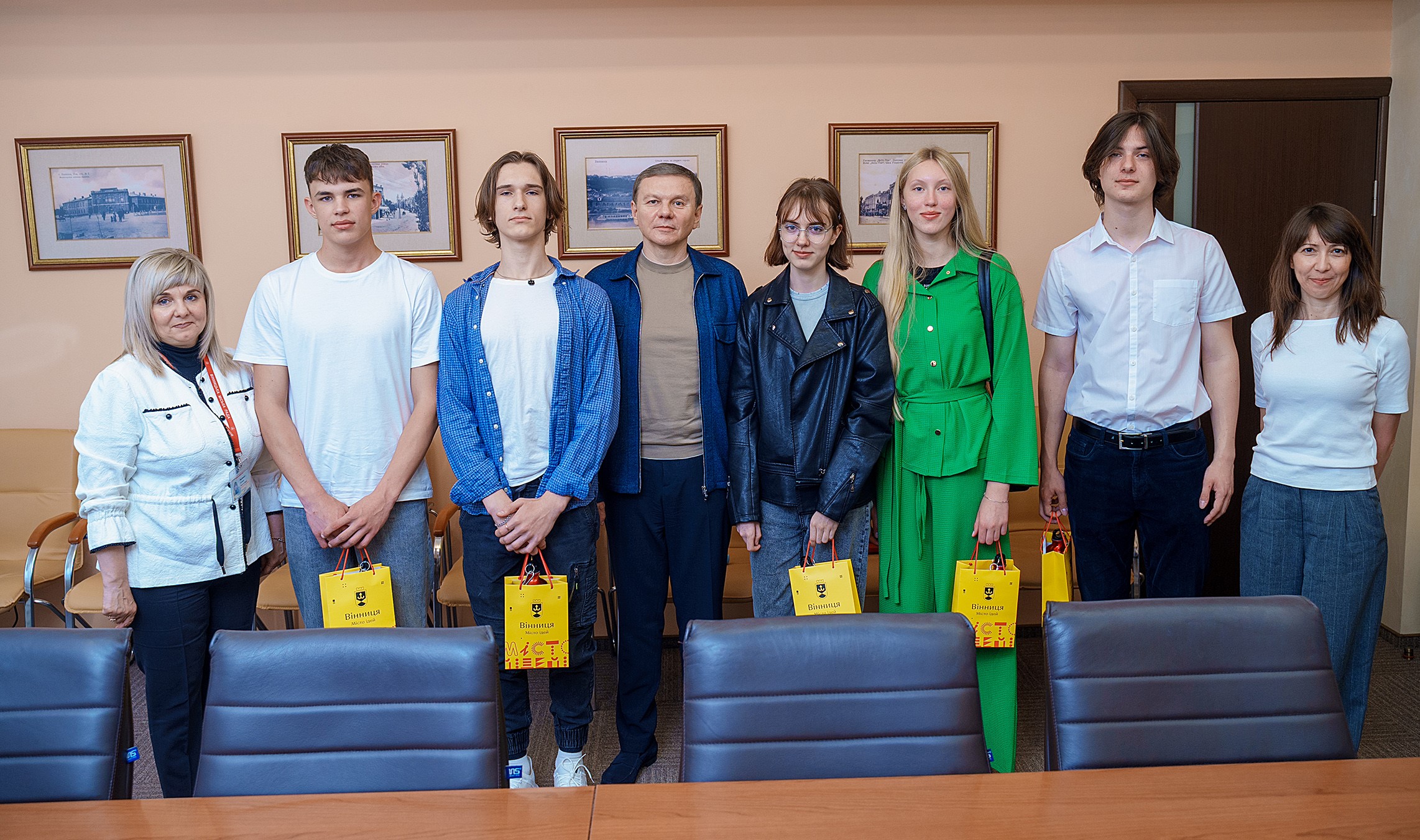 «Чудова можливість для молоді перейняти європейський досвід, навчитися нового та використати ці знання в Україні», – Сергій Моргунов про зустріч зі студентами, які їдуть на стажування до Мюнстера